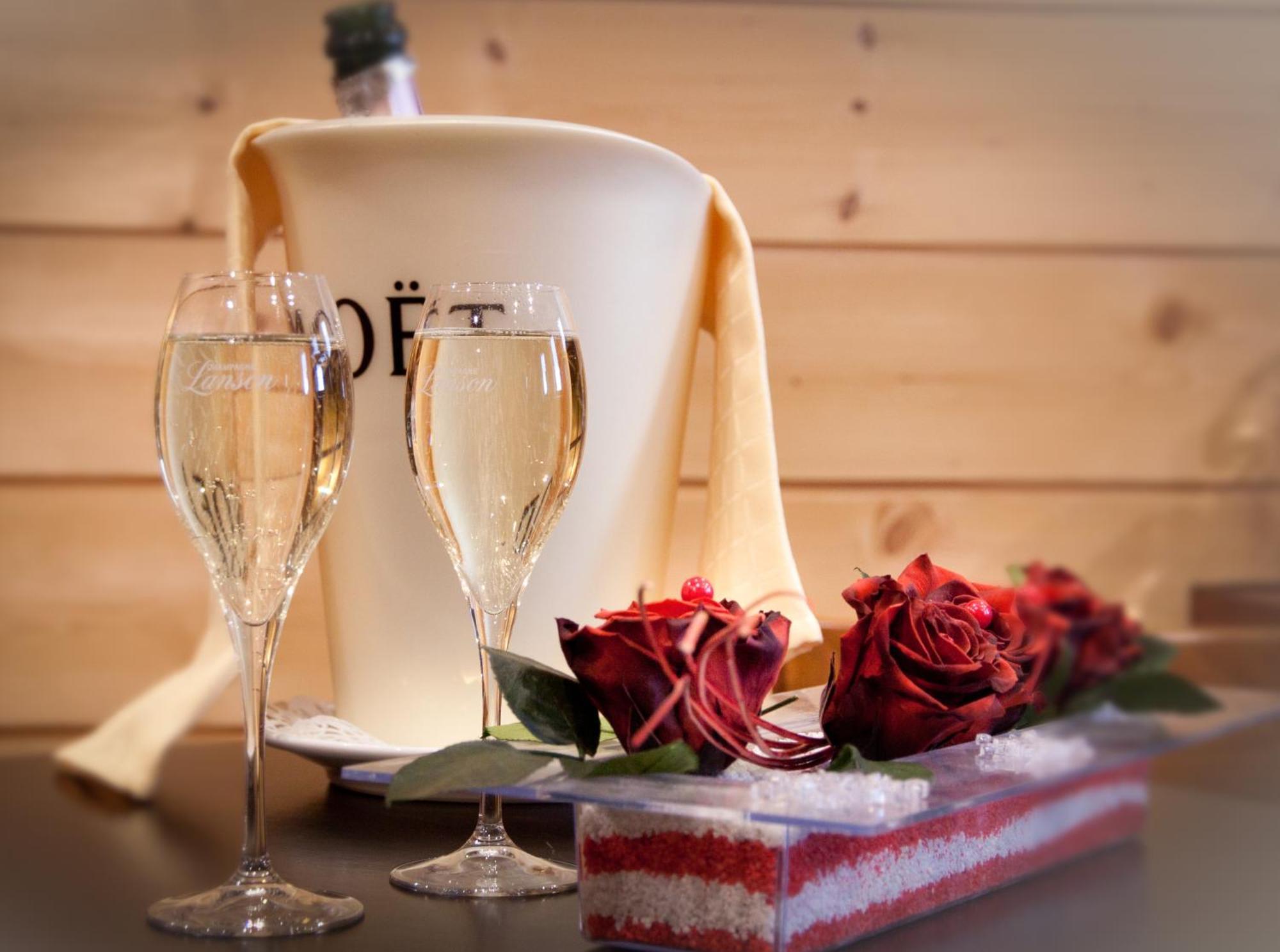 Hotel - Restaurant - Bar - Le Sapin Fleuri Bourg-dʼOueil المظهر الخارجي الصورة