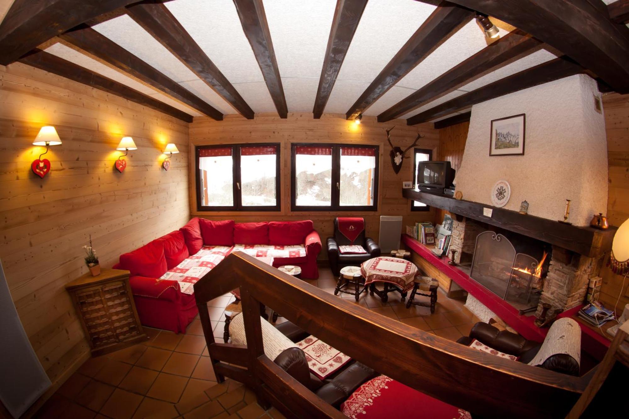 Hotel - Restaurant - Bar - Le Sapin Fleuri Bourg-dʼOueil المظهر الخارجي الصورة